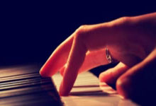 蓝鲸体育：英超11轮战罢 去年同期热刺下滑8位曼联下滑5位.